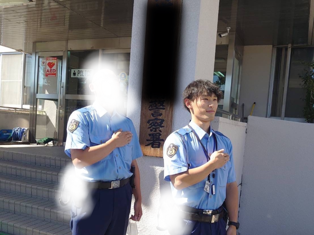警察新人時代に表彰されたときの写真です、７年前ですね。